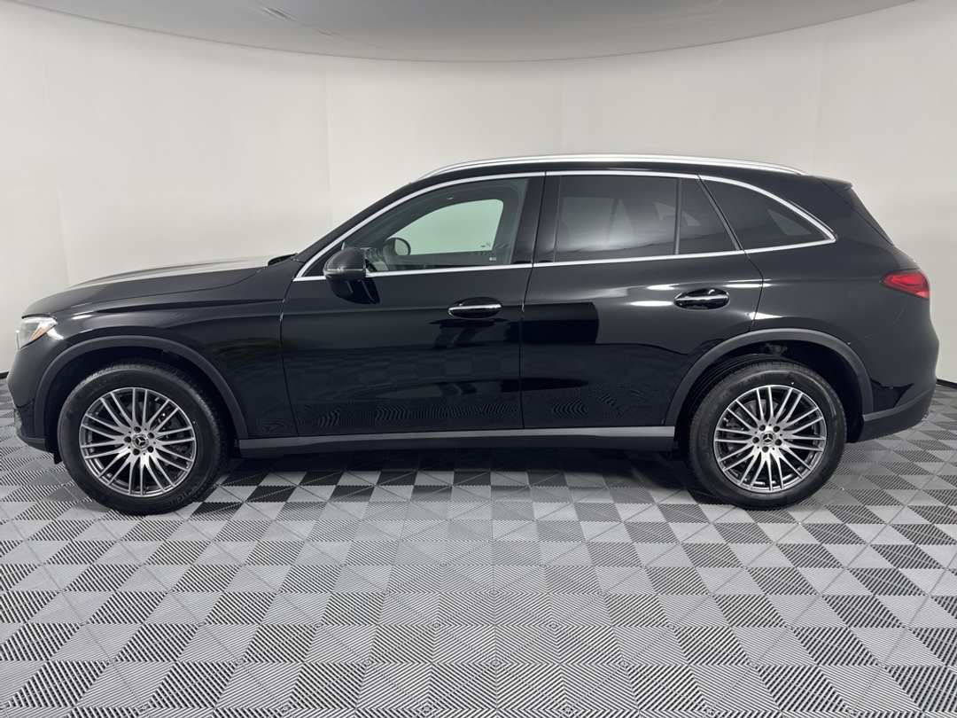 2026 Mercedes-Benz GLC GLC 300 - Image 11