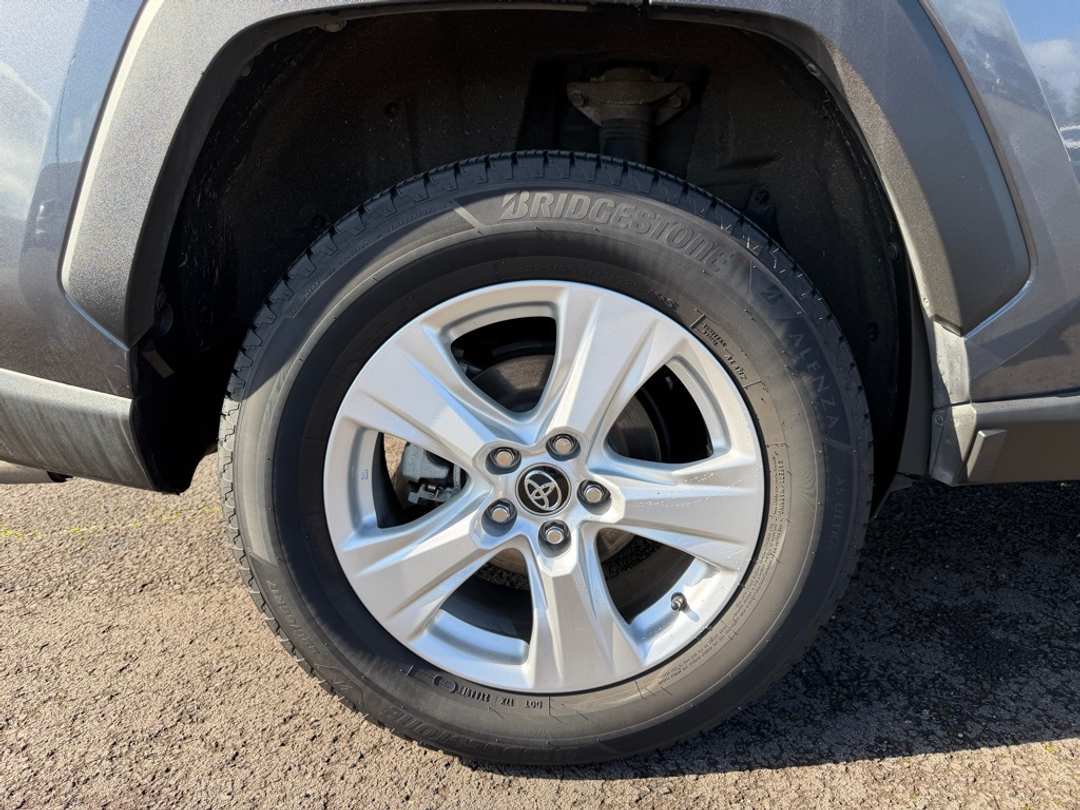2021 Toyota Rav4 XLE - Image 10