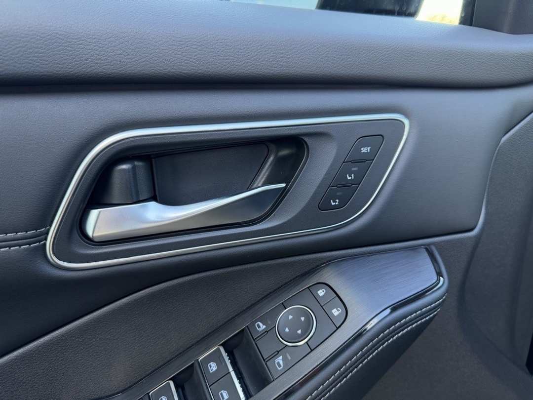 2026 Nissan Rogue Platinum - Image 16