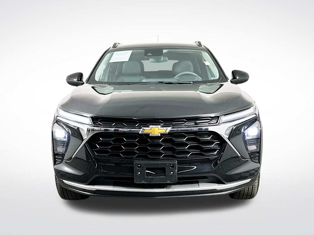 2025 Chevrolet Trax LT - Image 2