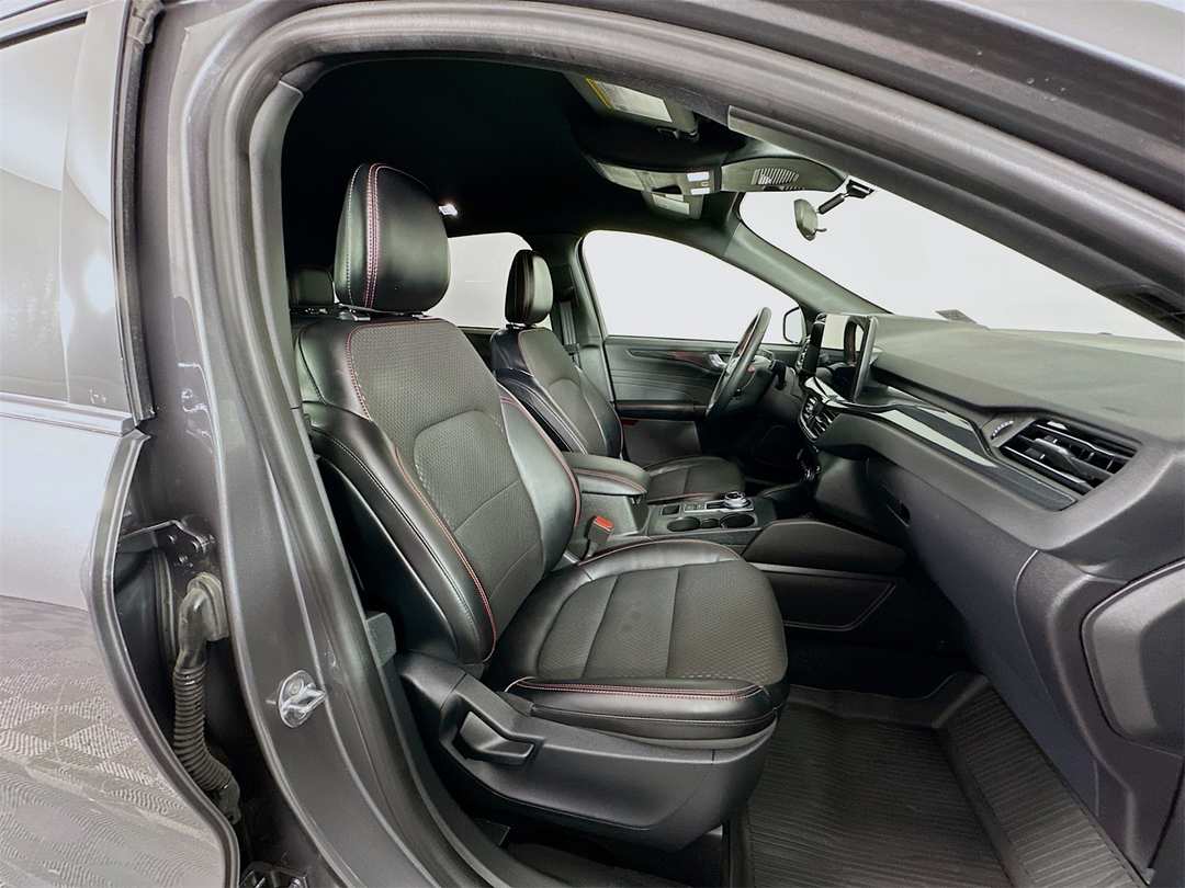 2024 Ford Escape STLine - Image 26