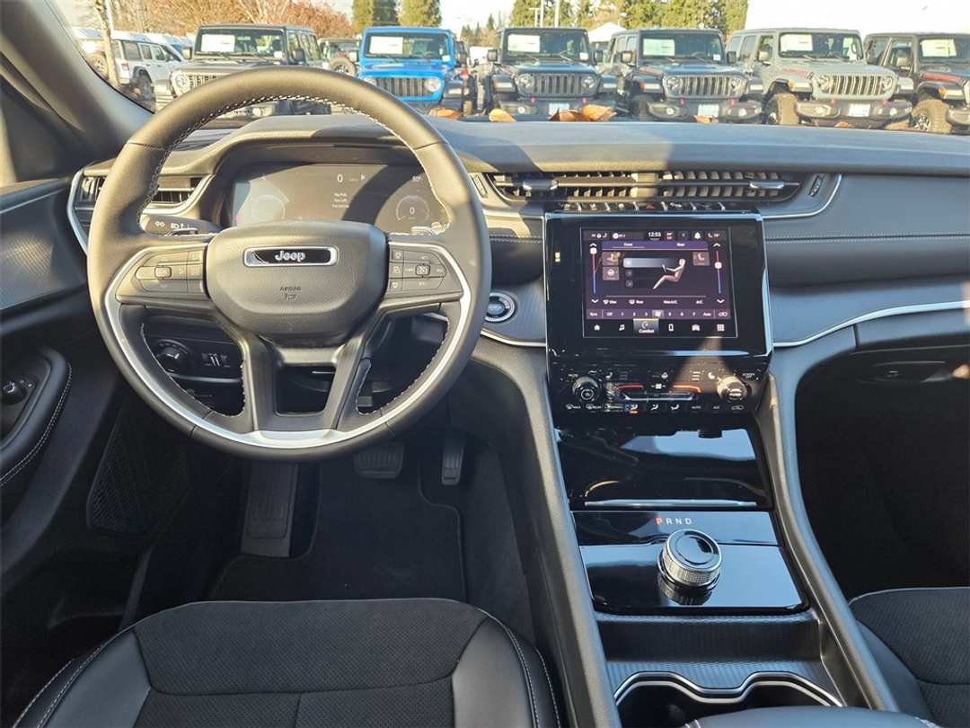 2025 Jeep Grand Cherokee L Altitude X - Image 25