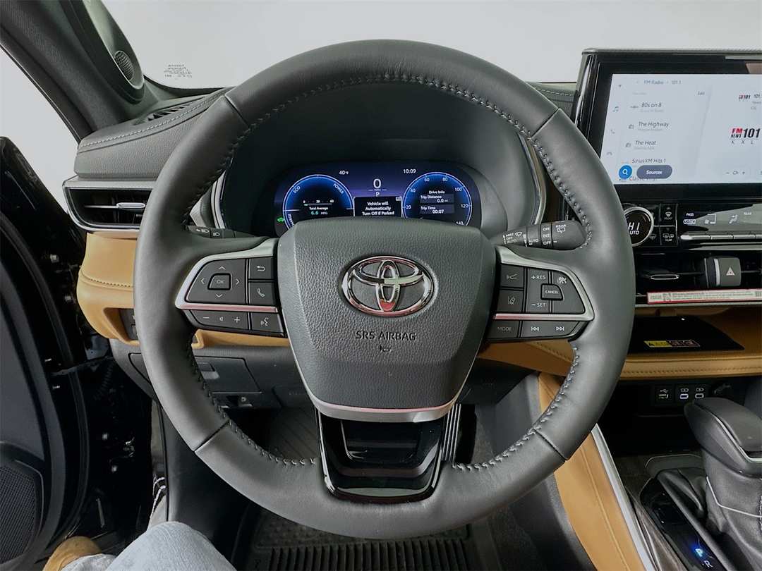 2026 Toyota Highlander Platinum - Image 11