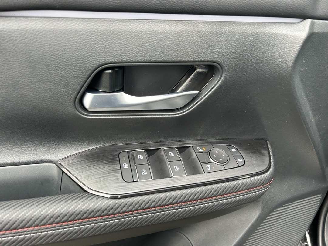 2025 Nissan Kicks SR - Image 10