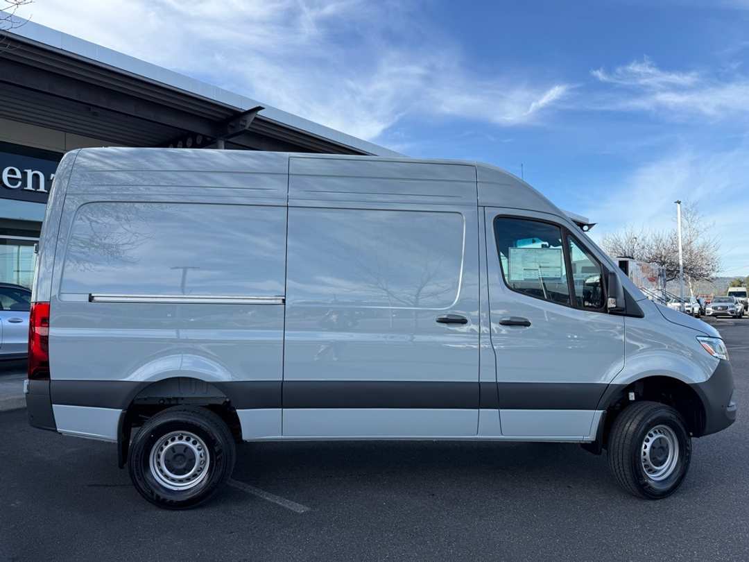 2025 Mercedes-Benz Sprinter 2500 Cargo 144 WB - Image 7