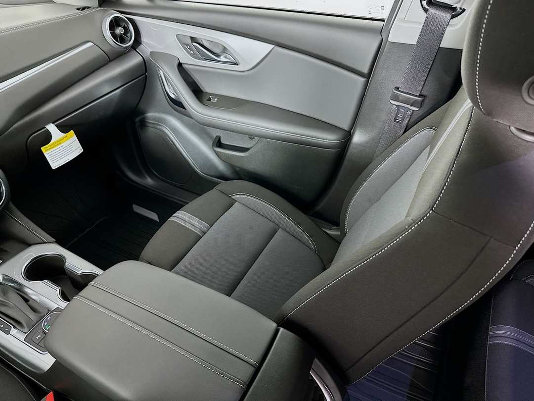 2025 Chevrolet Blazer LT - Image 24