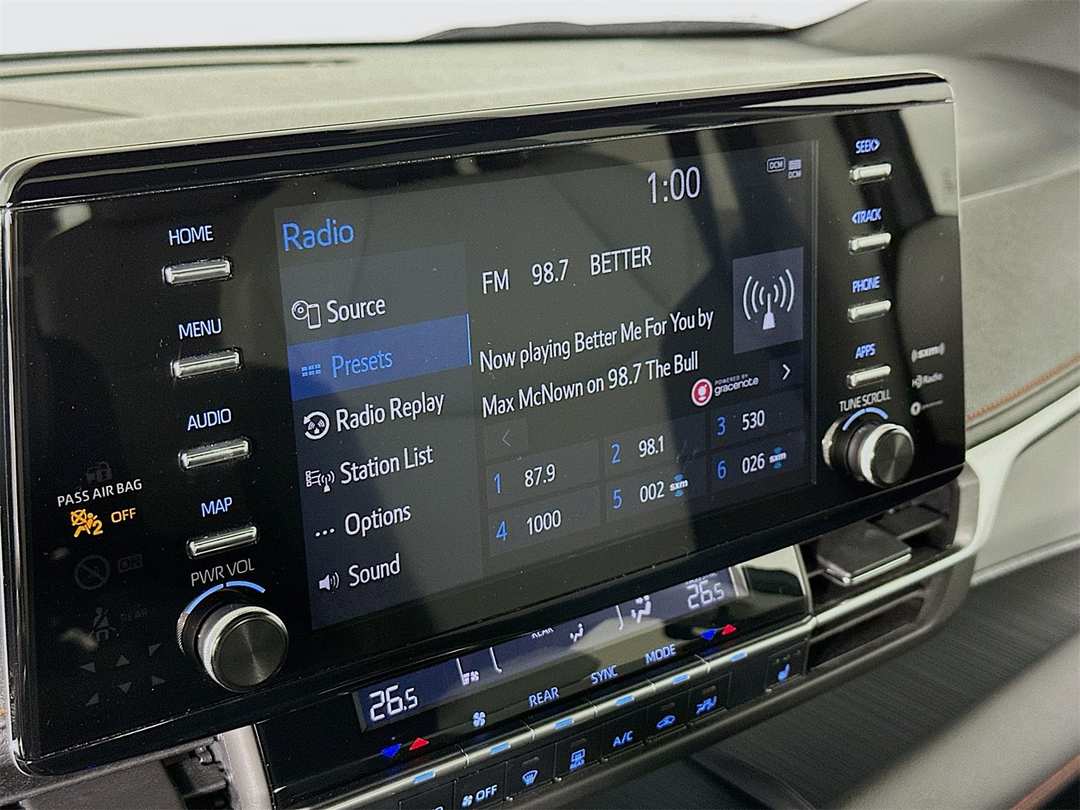 2022 Toyota Sienna XSE - Image 15