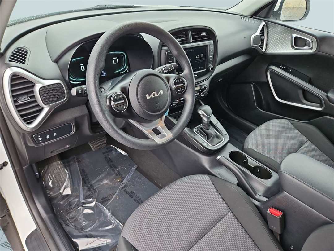 2024 Kia Soul LX - Image 13