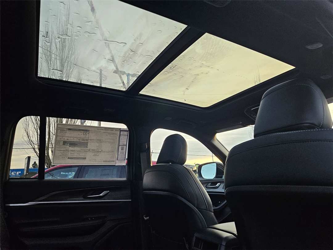 2025 Jeep Grand Cherokee Limited - Image 35