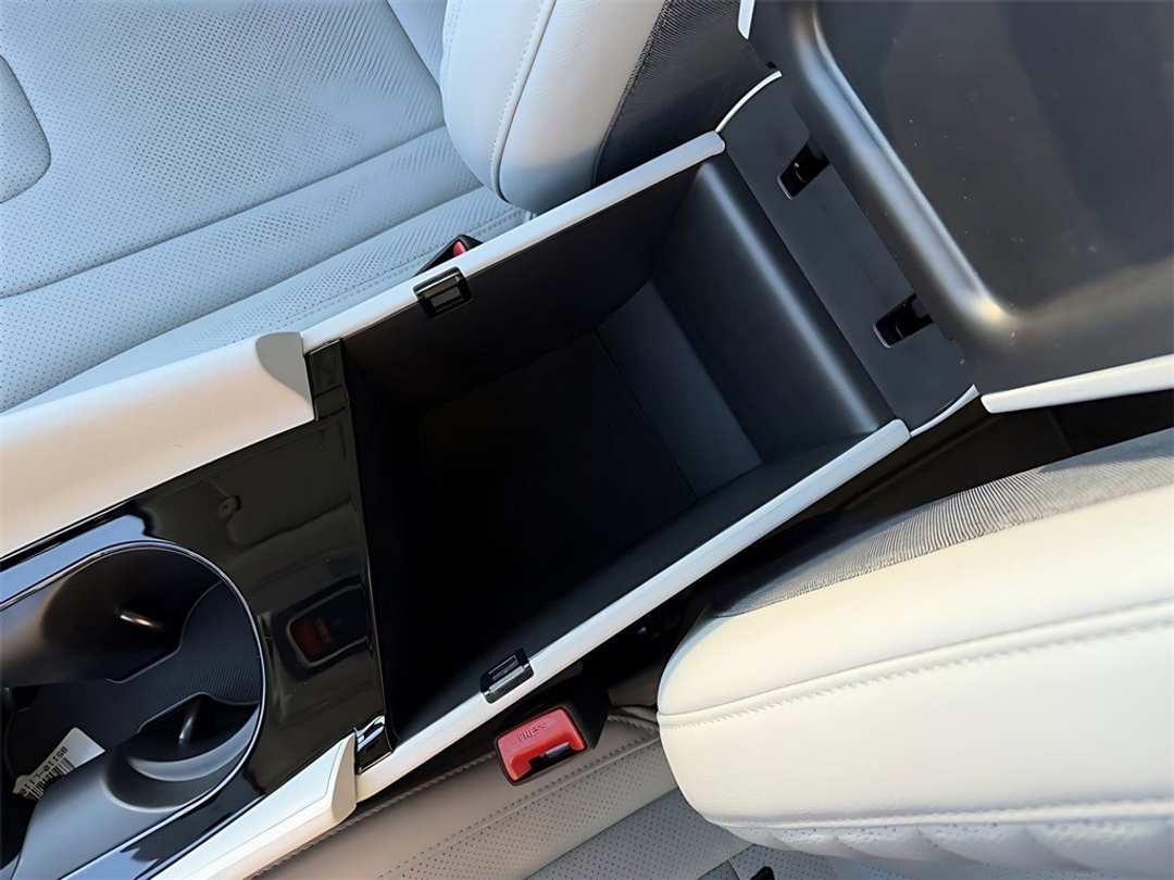 2026 Hyundai Elantra Limited - Image 28