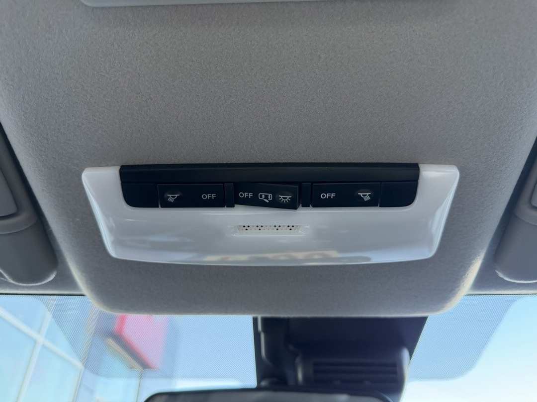 2025 Nissan Versa 1.6 SR - Image 26