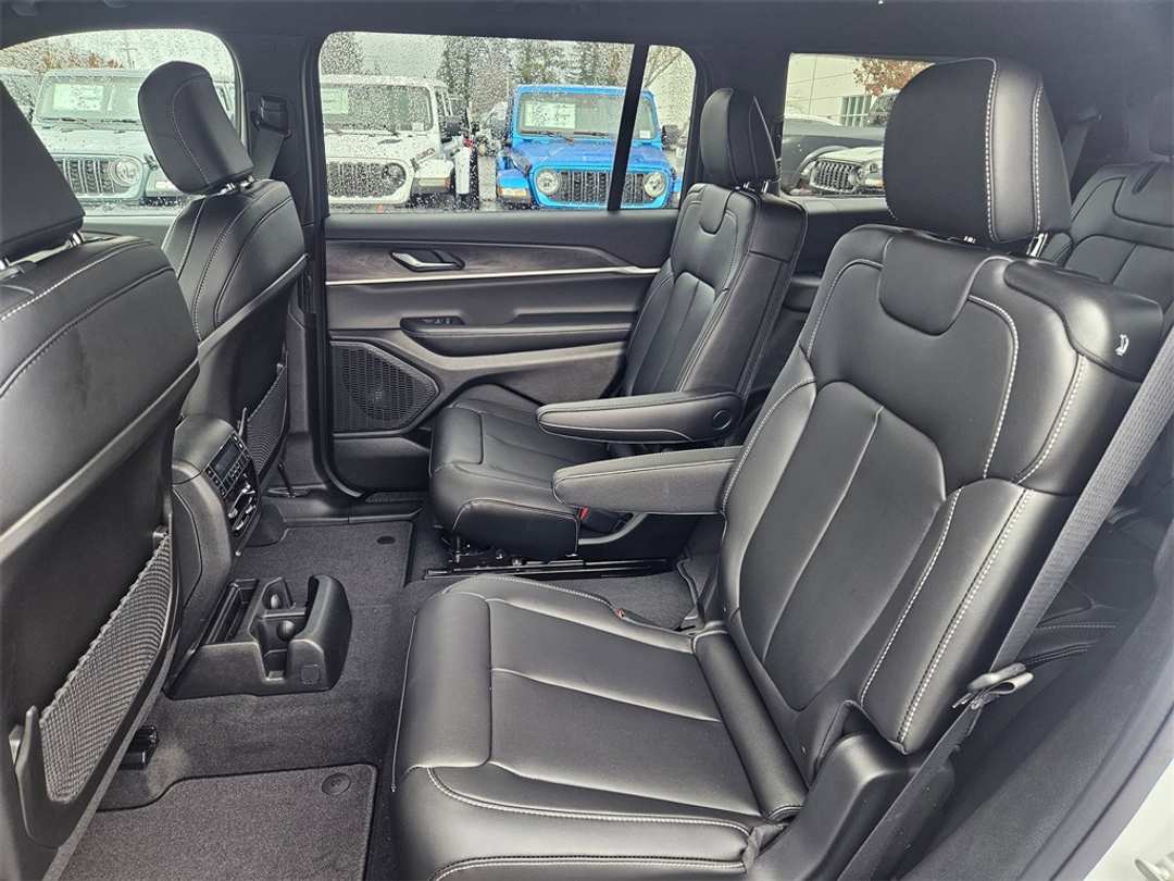 2025 Jeep Grand Cherokee L Limited - Image 29