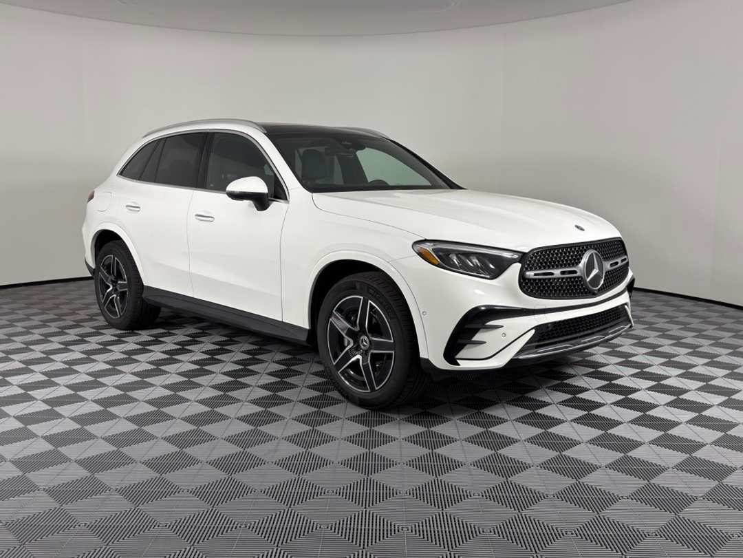 2025 Mercedes-Benz GLC 300 - Image 2