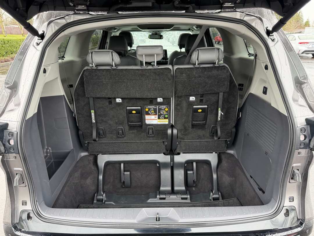 2024 Toyota Sienna Limited - Image 11