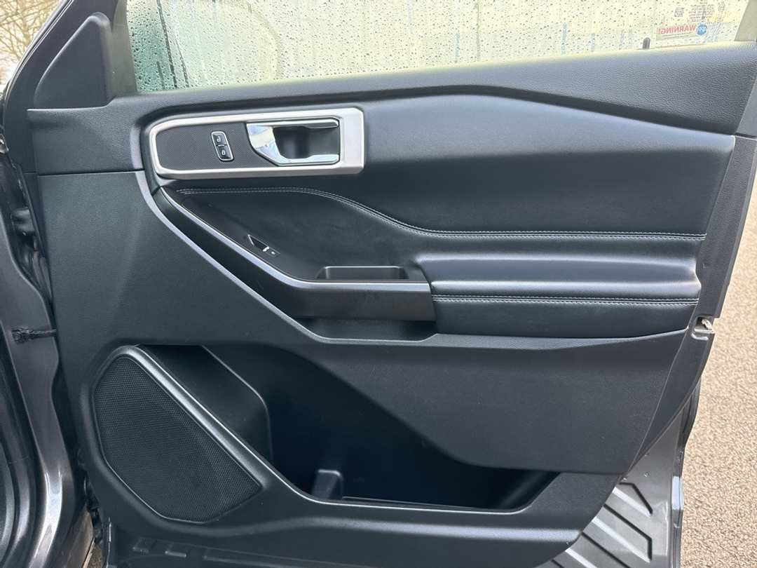 2020 Ford Explorer XLT - Image 30