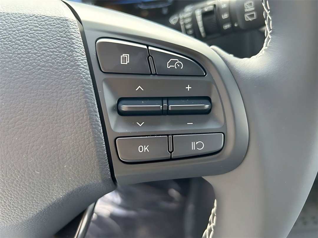 2025 Hyundai Venue Limited - Image 15