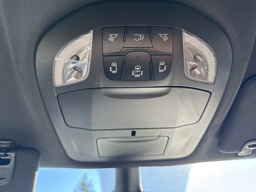 2026 Chrysler Pacifica Select - Image 19