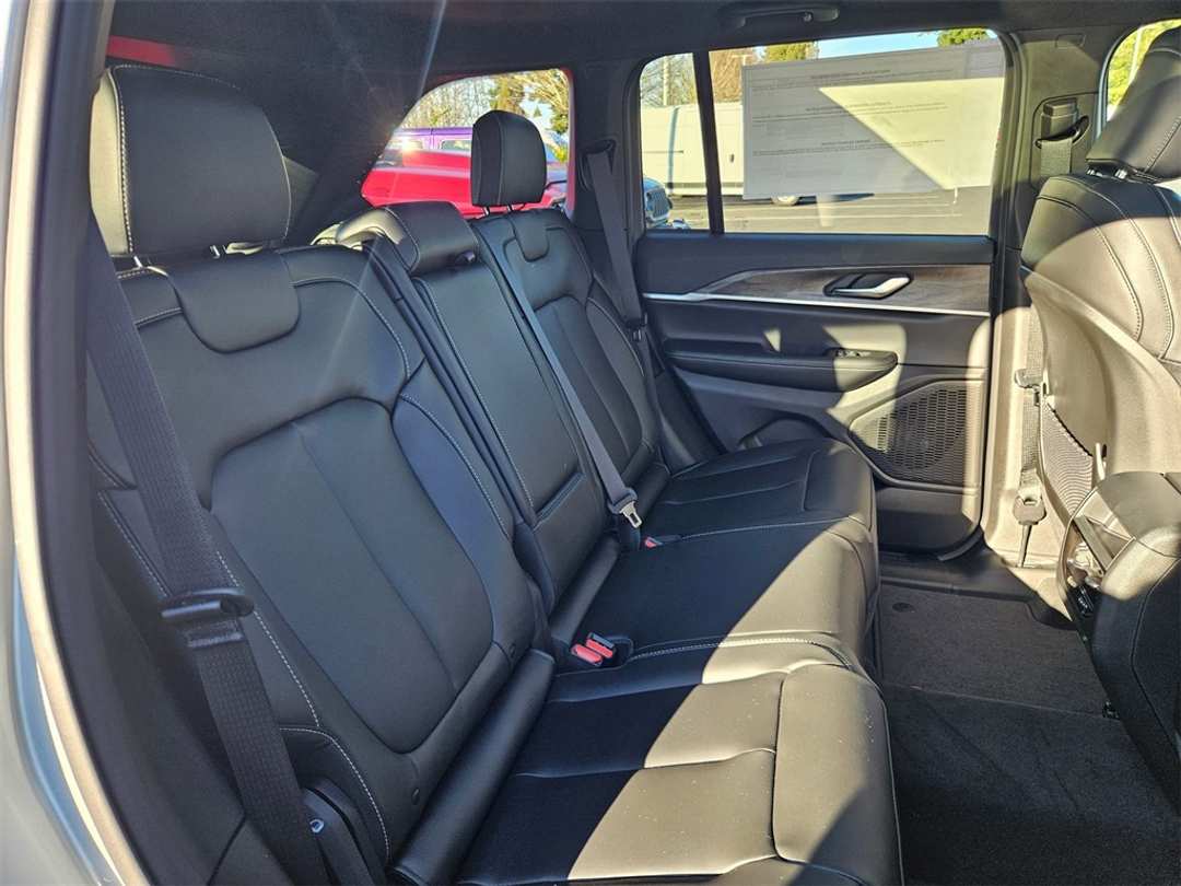2025 Jeep Grand Cherokee Limited - Image 34
