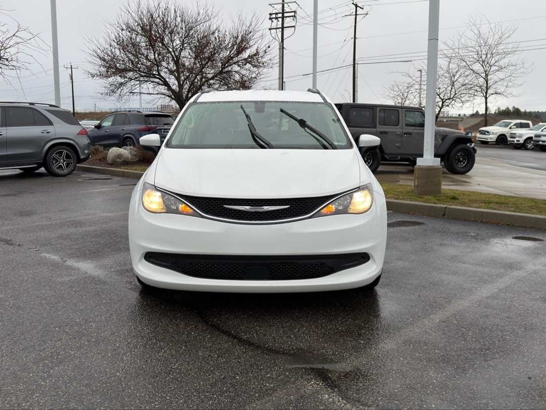 2021 Chrysler Voyager LXI - Image 4