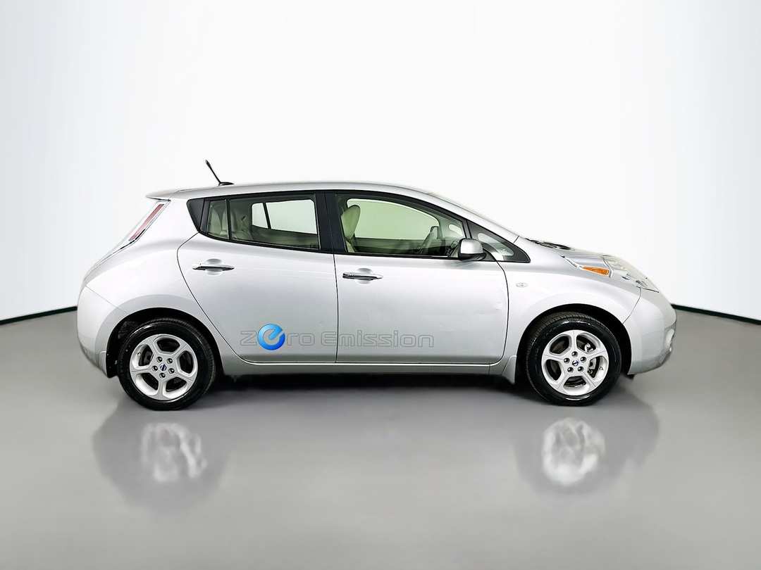 2011 Nissan LEAF SL - Image 9