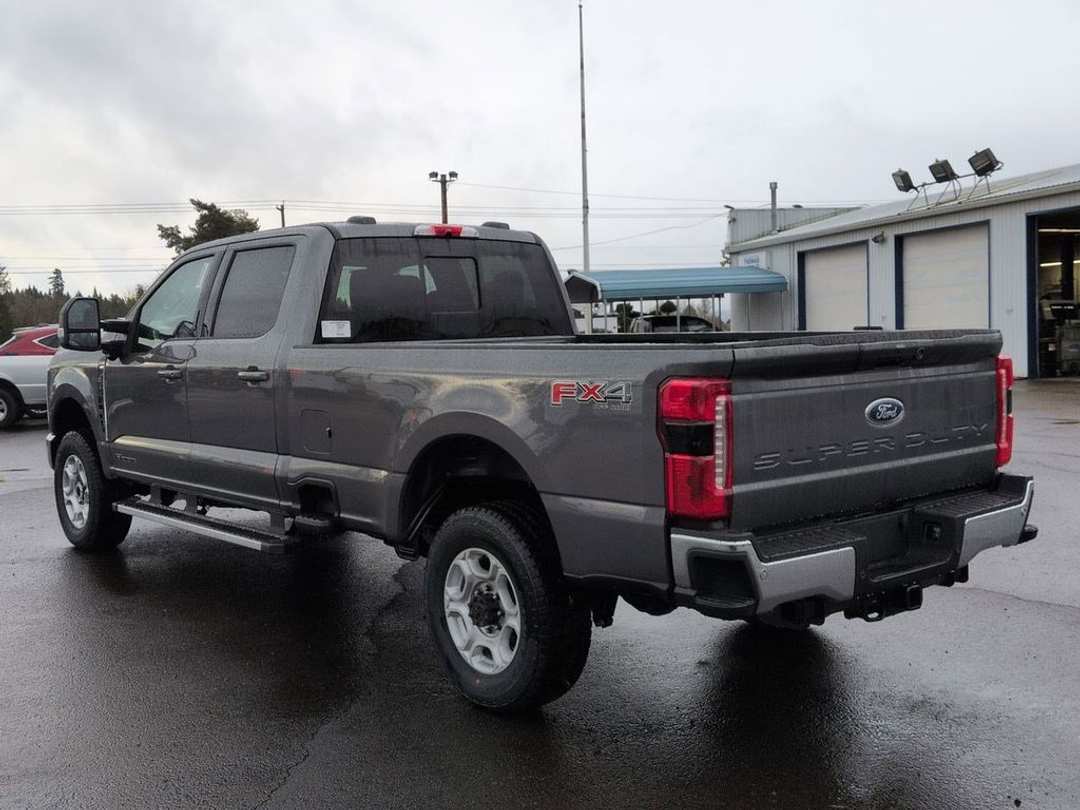2026 Ford F-350Sd XLT - Image 3