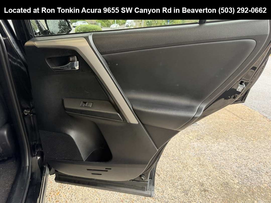 2016 Toyota Rav4 XLE - Image 28