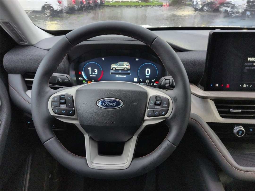 2026 Ford Explorer Active - Image 13