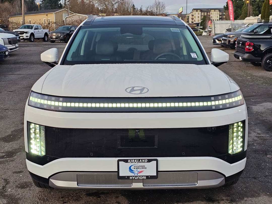 2026 Hyundai Ioniq 9 Performance Limited - Image 2