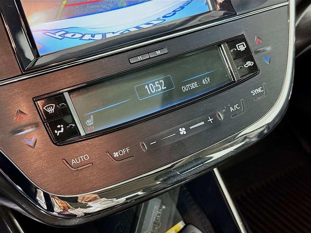 2017 Toyota Avalon Limited - Image 17