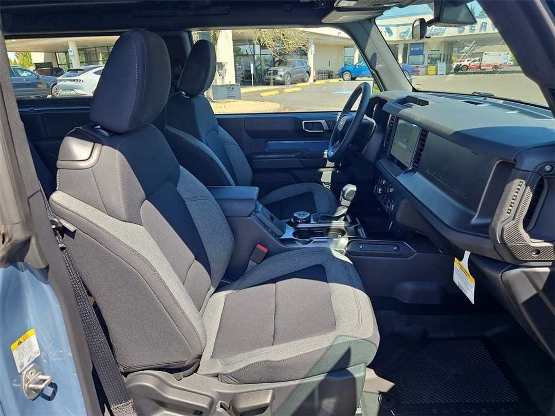 2025 Ford Bronco Base - Image 29