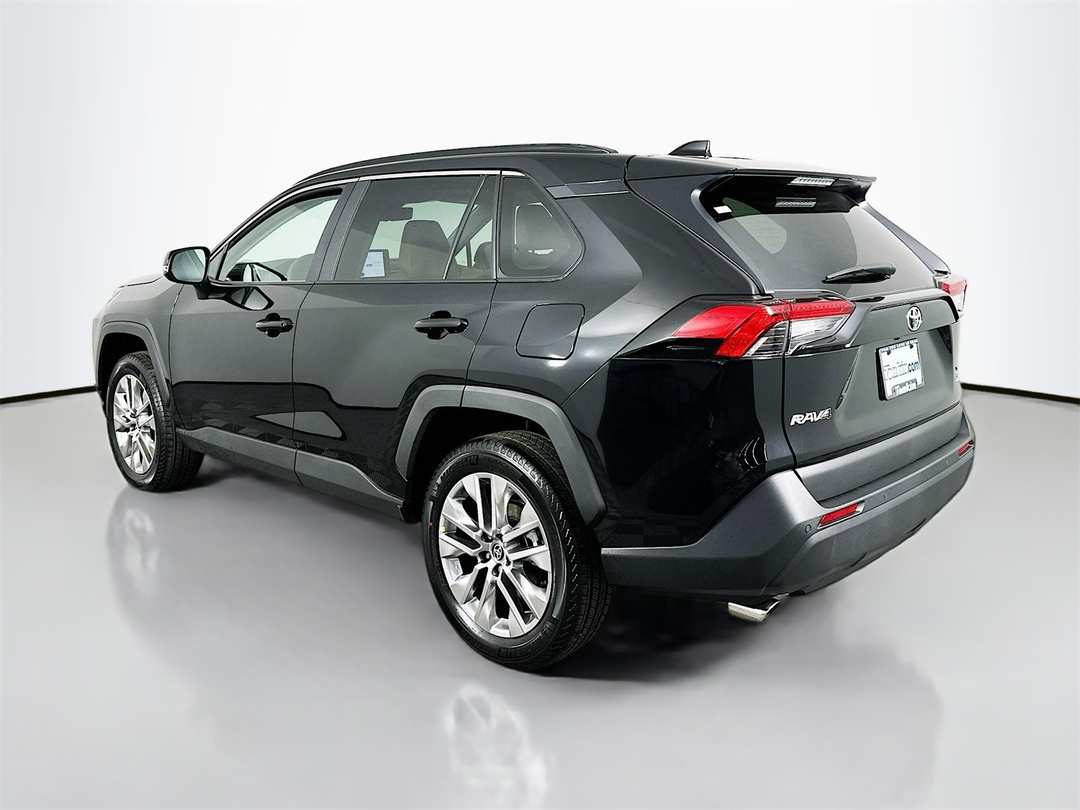 2025 Toyota Rav4 XLE Premium - Image 5