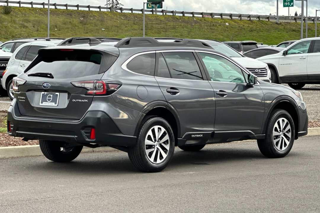 2022 Subaru Outback Premium - Image 3