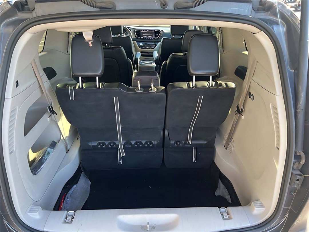 2023 Chrysler Pacifica Touring L - Image 13