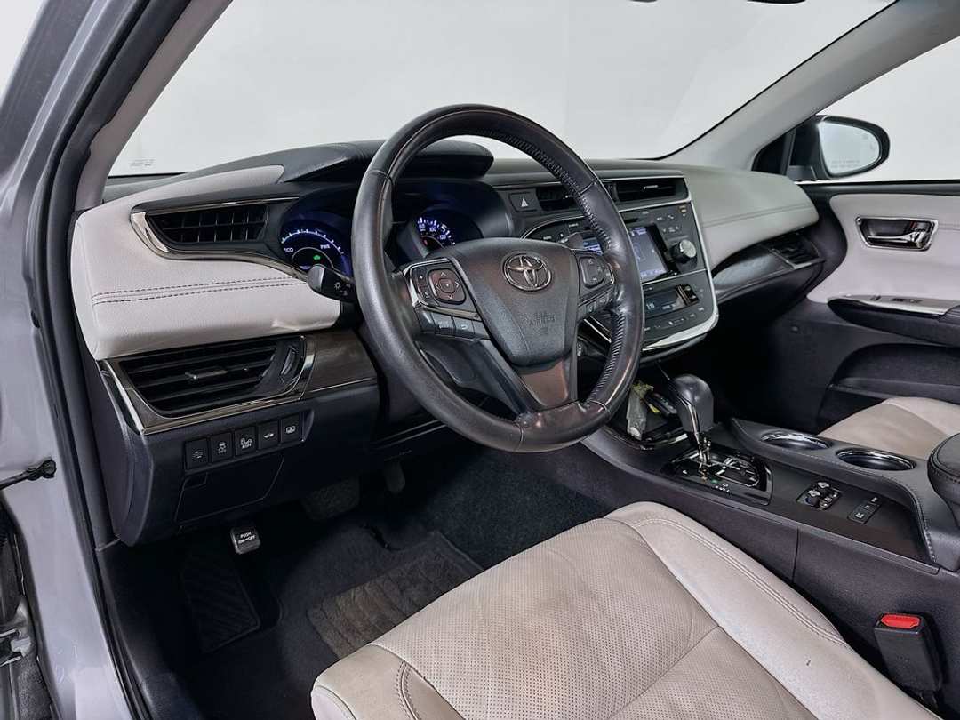 2018 Toyota Avalon XLE Premium - Image 10