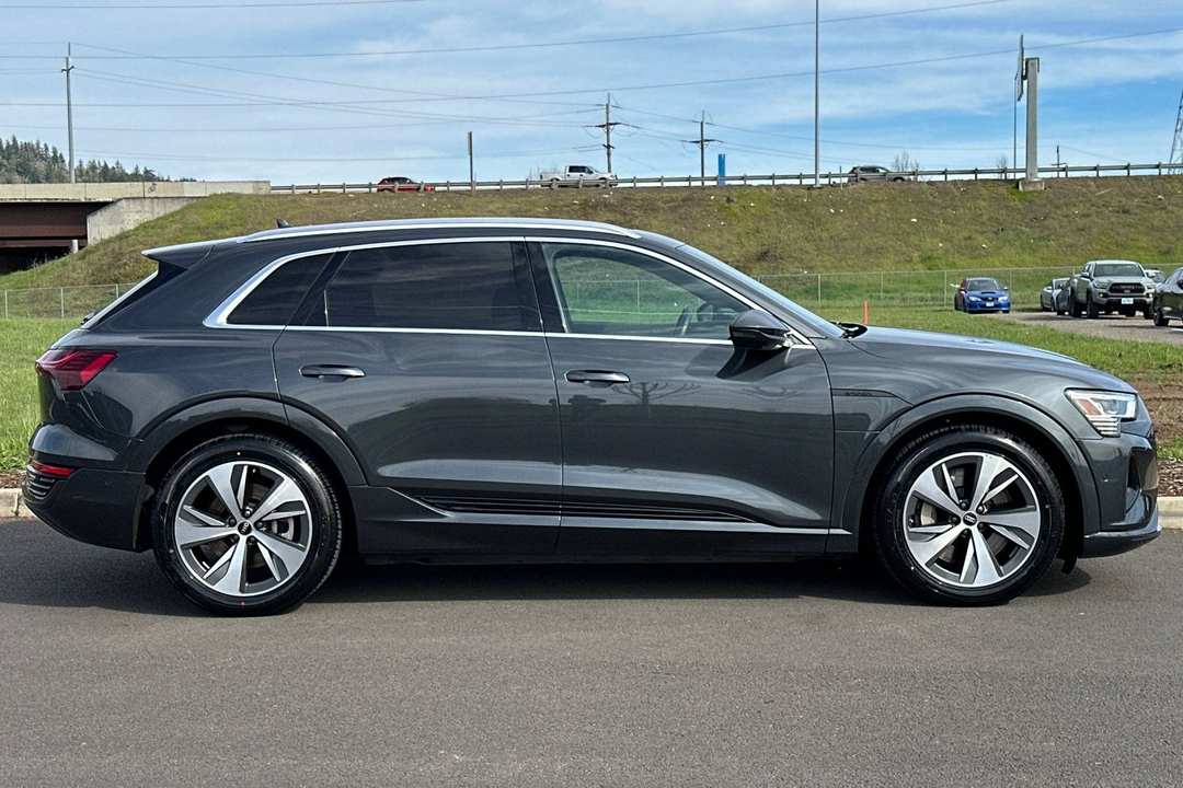 2024 Audi Q8 E-Tron Premium Plus - Image 2