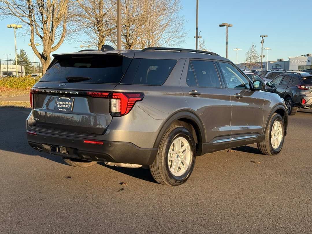 2025 Ford Explorer Active - Image 7