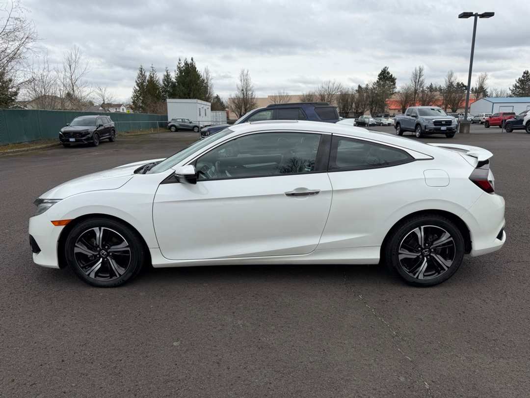 2017 Honda Civic Touring - Image 5