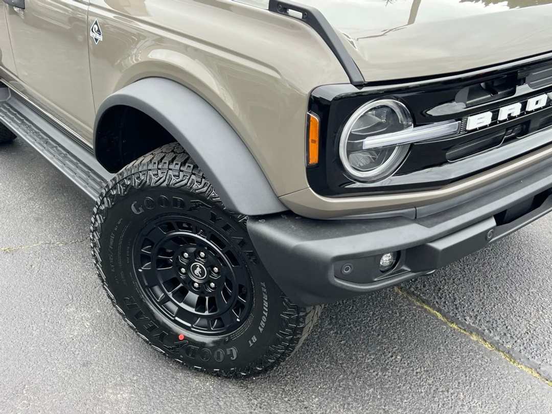 2026 Ford Bronco Outer Banks - Image 2