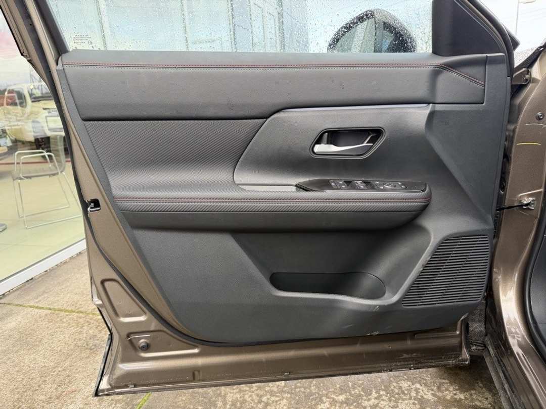 2026 Nissan Kicks SR - Image 11