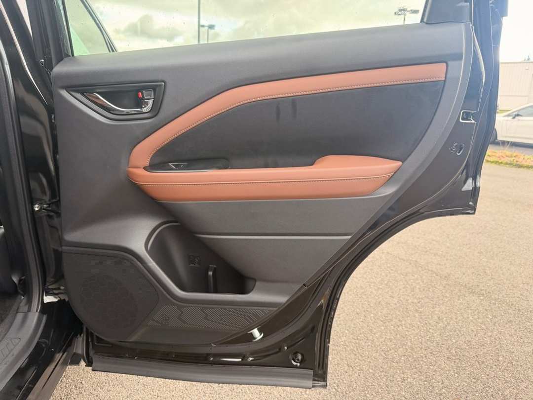 2026 Subaru Forester Touring - Image 22