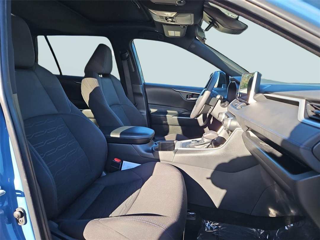 2023 Toyota Rav4 SE - Image 27