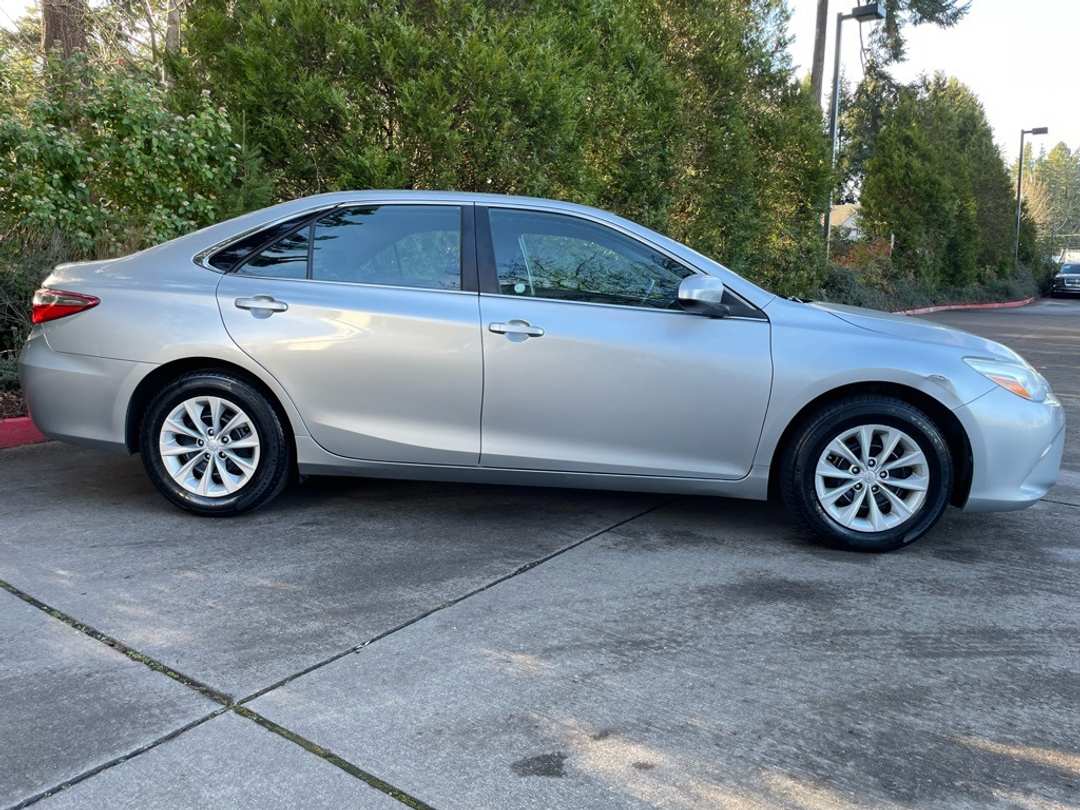 2016 Toyota Camry LE - Image 4