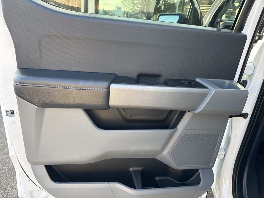 2023 Ford F-150 XLT - Image 40