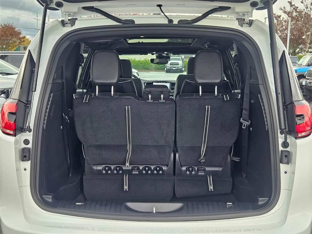 2026 Chrysler Pacifica Limited - Image 32