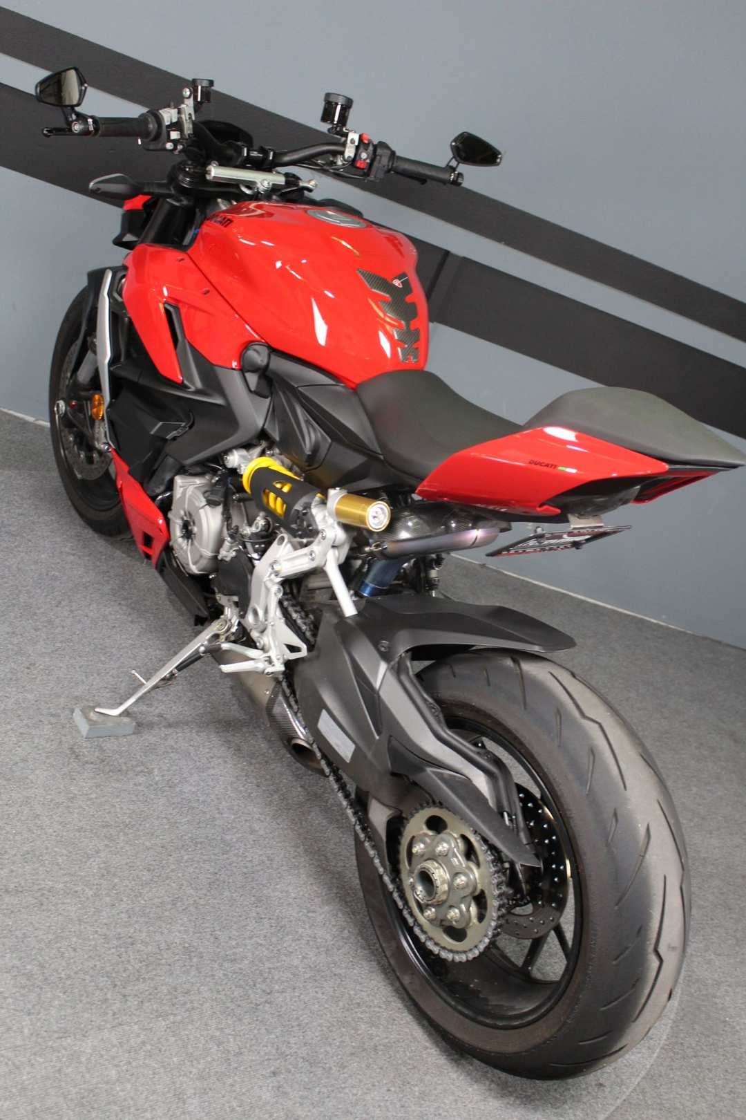 2024 Ducati Streetfighter V2 - Image 3