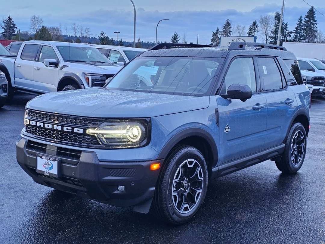 2025 Ford Bronco Sport Outer Banks - Image 3