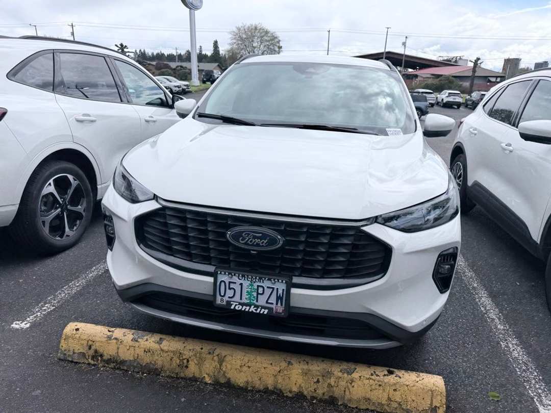 2023 Ford Escape Platinum - Image 2