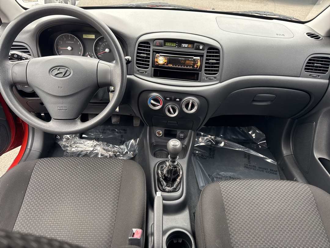 2008 Hyundai Accent GS - Image 4