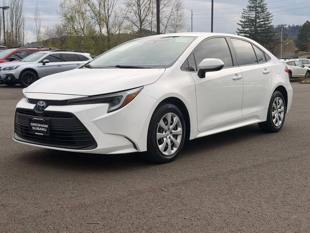 2023 Toyota Corolla LE - Image 3