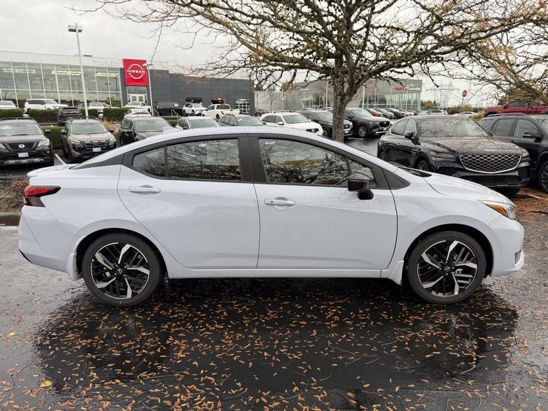 2025 Nissan Versa 1.6 SR - Image 8